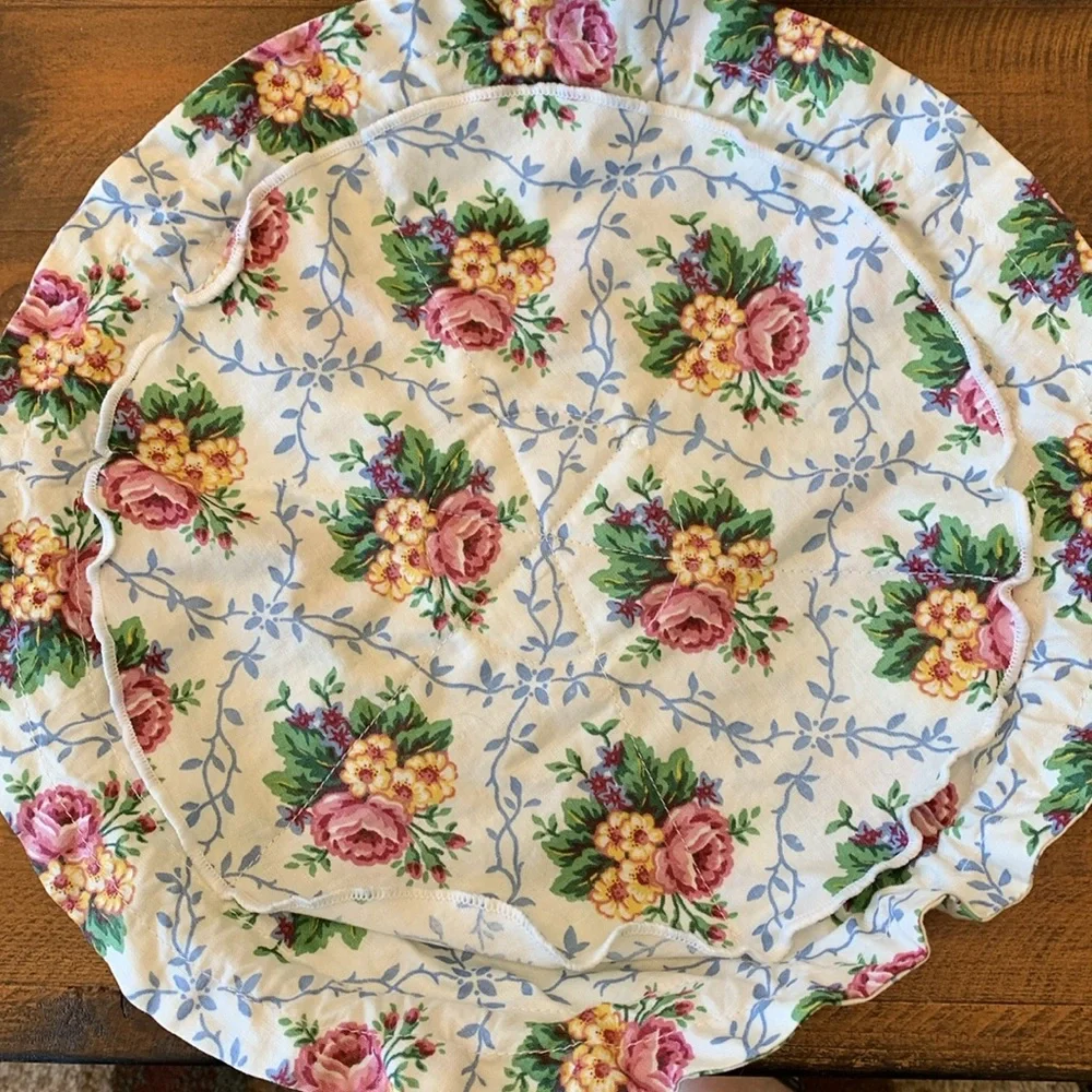 Longaberger 1992 Darning Basket with a Mother's Day Floral Liner.